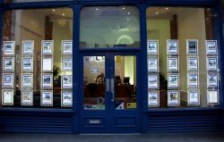 condenan a una agencia inmobiliaria
